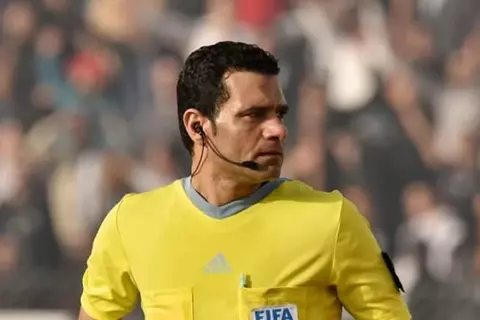 بقيادة البنا.. طاقم تحكيم مصري لصدام عربي في الكونفدرالية